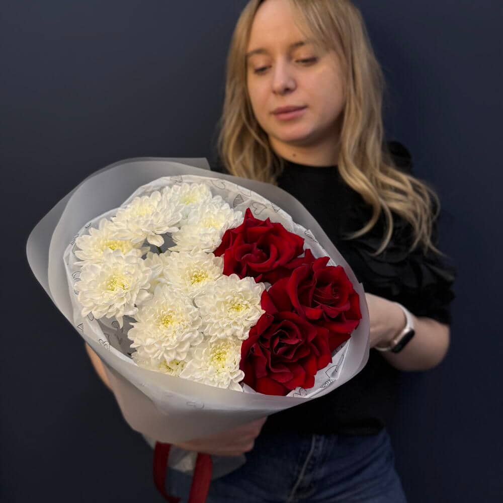 ️🌹 «Любовь» с пышной хризантемой и красной розой