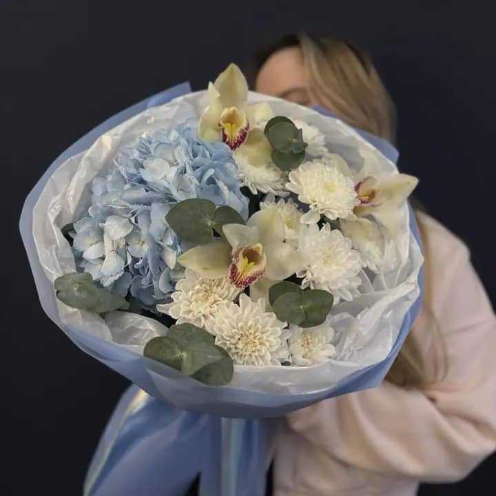 ️ «Взял и подарил» — с гортензией, хризантемой и орхидеей
