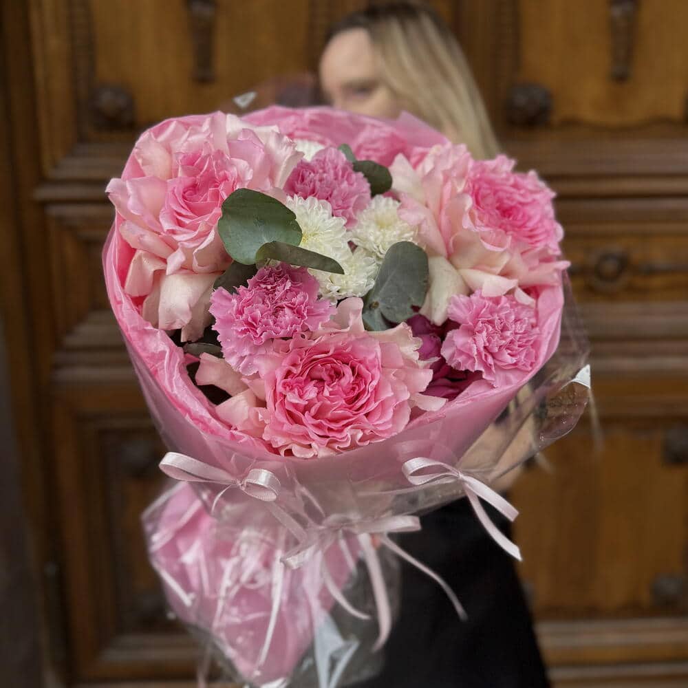 Пышный «Розовый импульс🌸» с французской розой и хризантемой