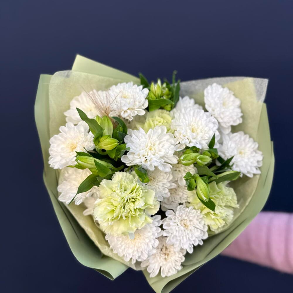 «Зачарованный лес» с ароматной хризантемой, стойкой альстромерией и диантусом — фото 3