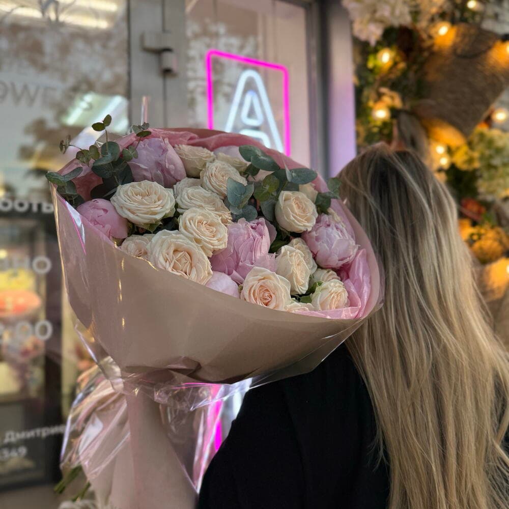 «Аромат нежности» 🌸 — с кустовыми розами и пионами — фото 2