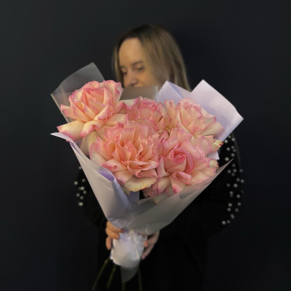 «Пять причин💐» — монобукет из 5 французских роз 50 см — фото 2