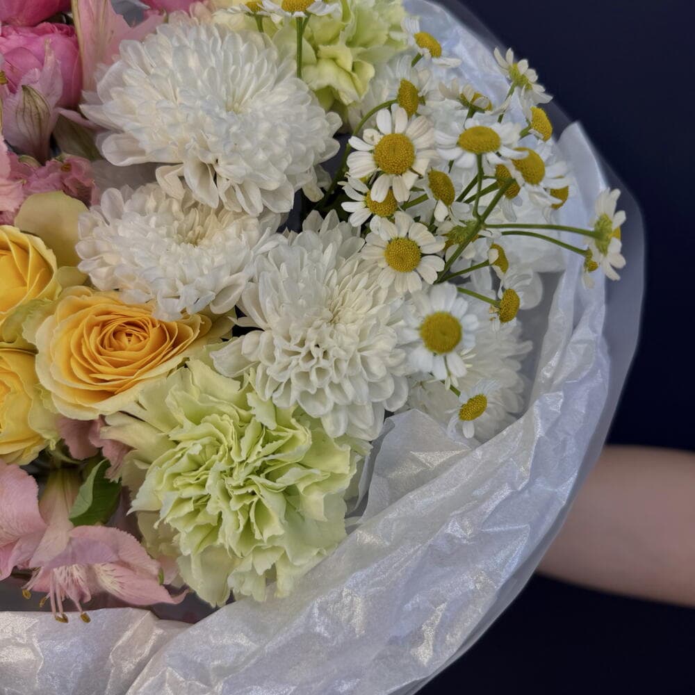 Дофаминовый «Ты сегодня особенная💛» с гортензией и кустовой розой — фото 6
