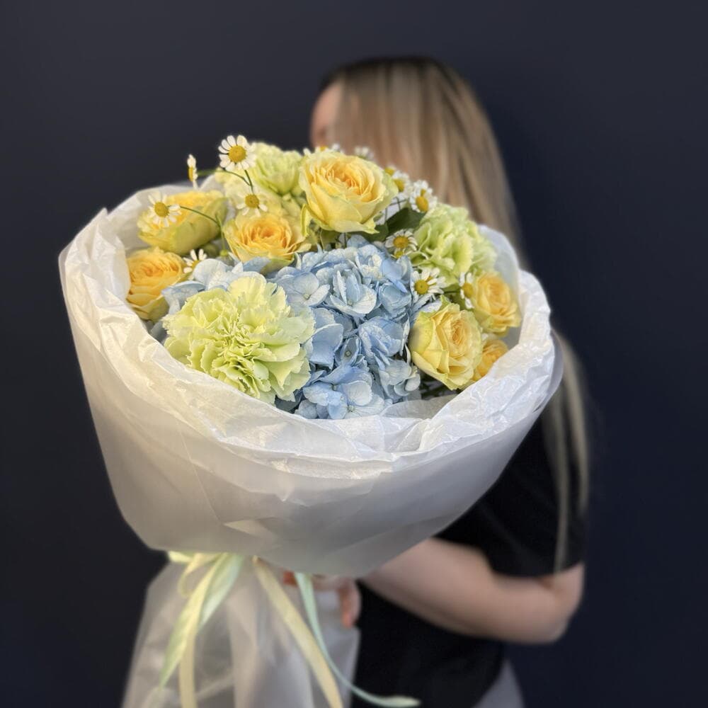 Авторский дофаминовый «Ты моё солнце💛» с кустовой розой, гортензией и ромашкой — фото 2
