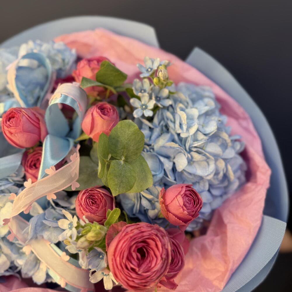 «Дофаминовый дуэт💗» с пионовидной розой, гортензией и эвкалиптом — фото 6