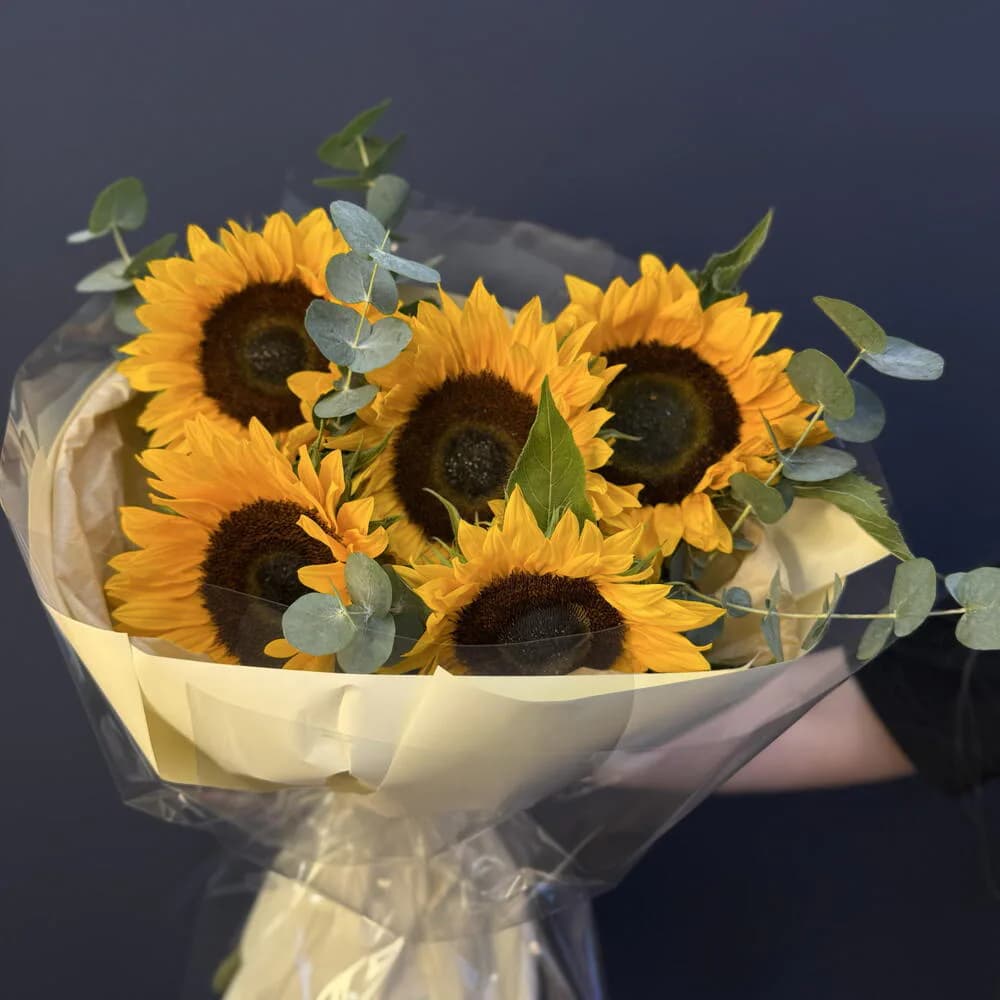 «Мой август»🌻 — 5 подсолнухов с эвкалиптом — фото 4